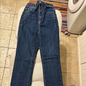 High waisted dark wash skinny jeans. Size 00.